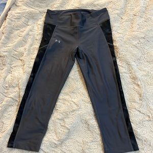 Under Armour HeatGear Gray/ Black Zippered Pocket Ankle length Leggings Size M